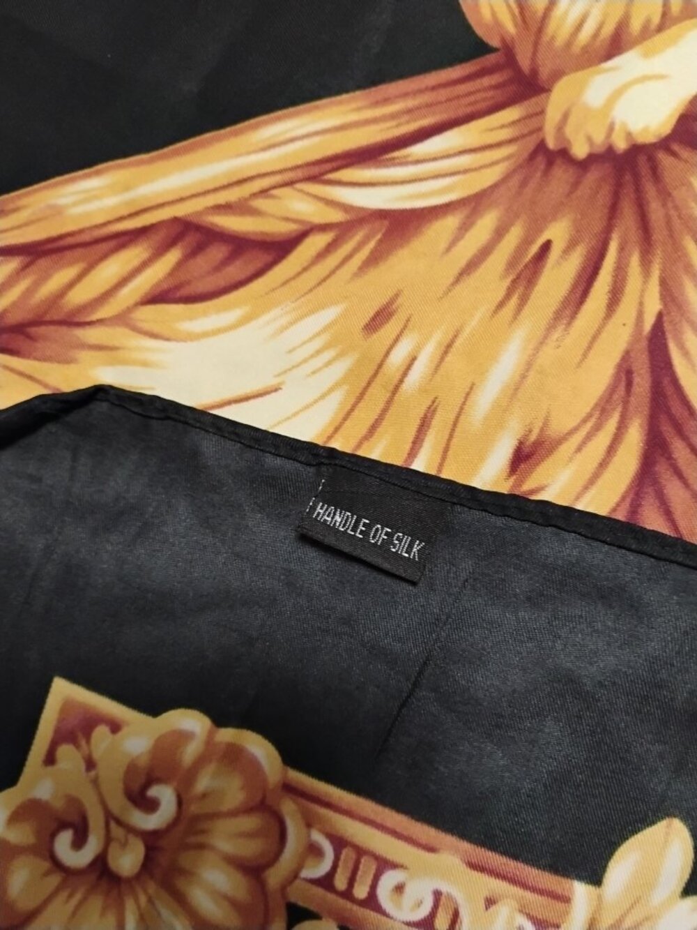 Super cool designer versace scarf! - Picture 7 of 11
